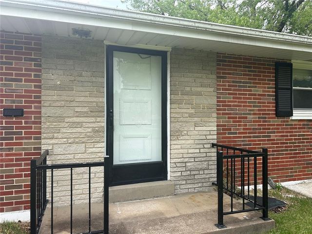 9677 Weyburn Drive, St Louis, MO 63136
