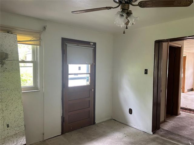 9677 Weyburn Drive, St Louis, MO 63136