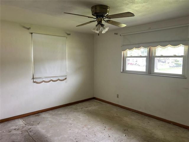 9677 Weyburn Drive, St Louis, MO 63136