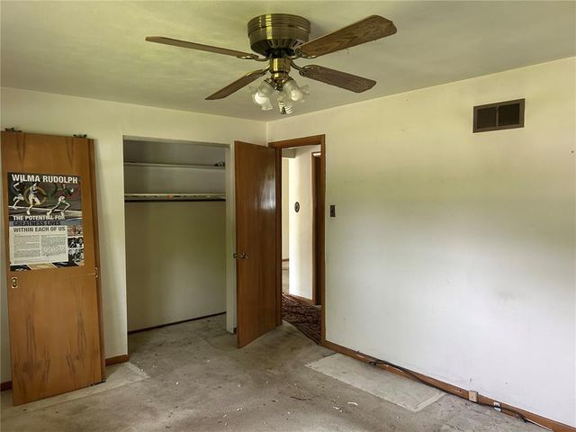 9677 Weyburn Drive, St Louis, MO 63136