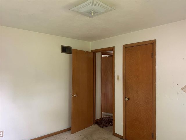 9677 Weyburn Drive, St Louis, MO 63136
