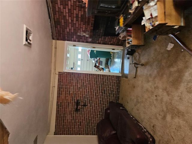 9677 Weyburn Drive, St Louis, MO 63136