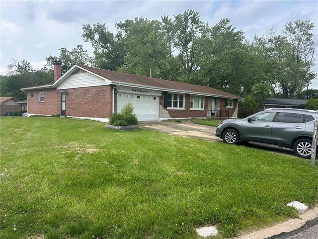 9677 Weyburn Drive, St Louis, MO 63136