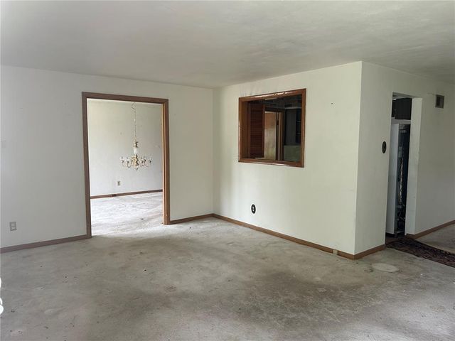 9677 Weyburn Drive, St Louis, MO 63136