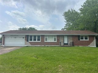 9677 Weyburn Drive, St Louis, MO 63136