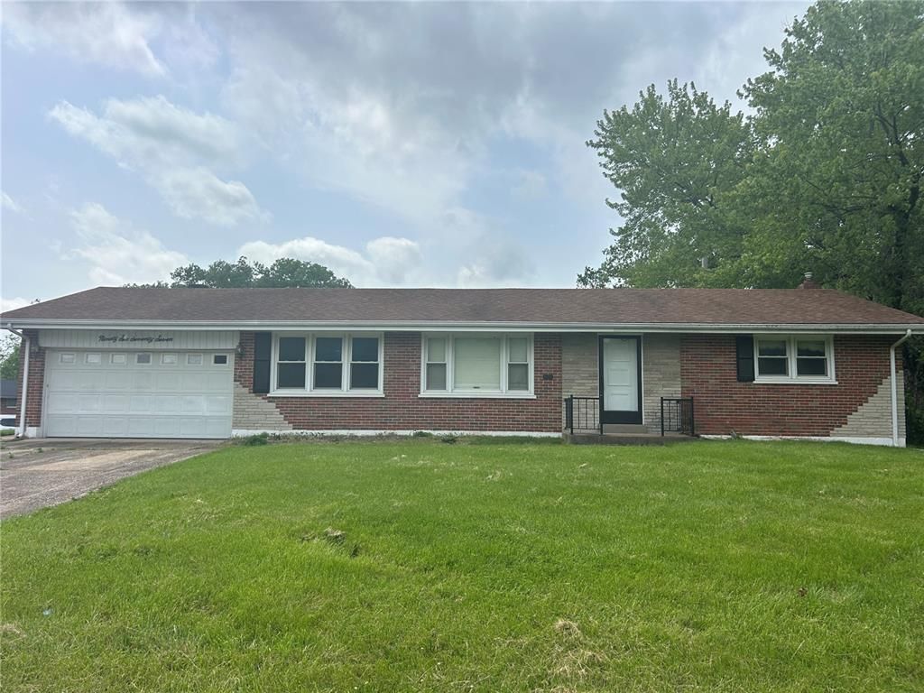 9677 Weyburn Drive, St Louis, MO 63136