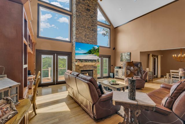 136 Rocky River Shores Dr, Rock Island, TN 38581