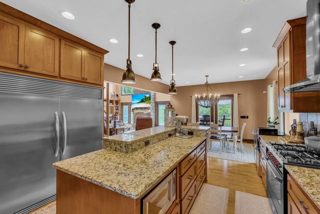 136 Rocky River Shores Dr, Rock Island, TN 38581