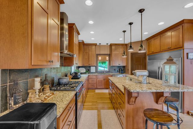136 Rocky River Shores Dr, Rock Island, TN 38581