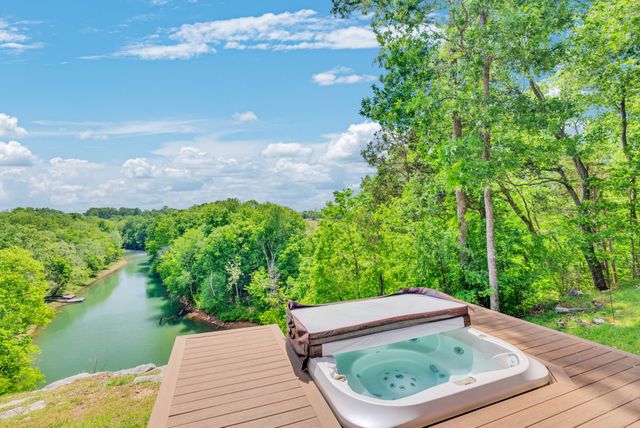 136 Rocky River Shores Dr, Rock Island, TN 38581