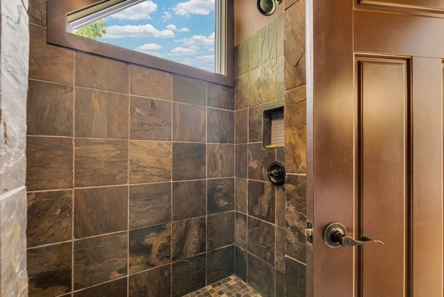 136 Rocky River Shores Dr, Rock Island, TN 38581