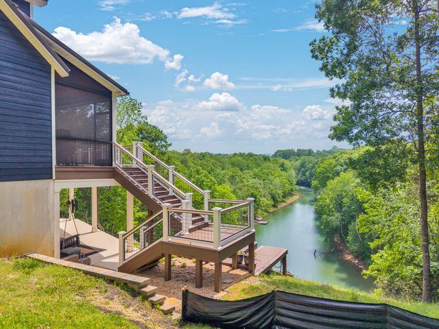 136 Rocky River Shores Dr, Rock Island, TN 38581