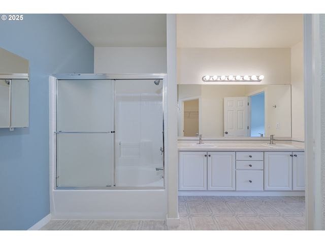 384 Sw 105TH Ter, Portland, OR 97225