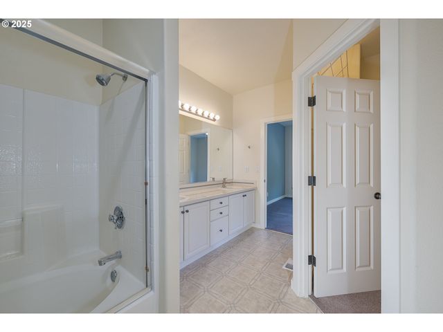 384 Sw 105TH Ter, Portland, OR 97225