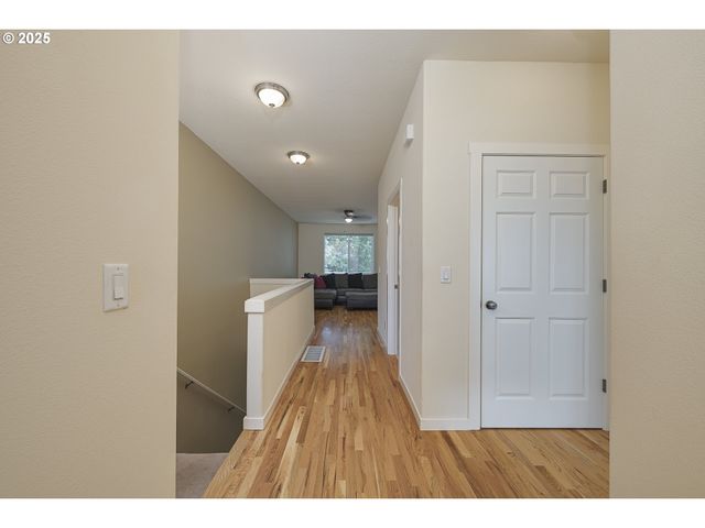 384 Sw 105TH Ter, Portland, OR 97225