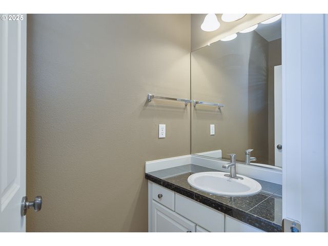 384 Sw 105TH Ter, Portland, OR 97225