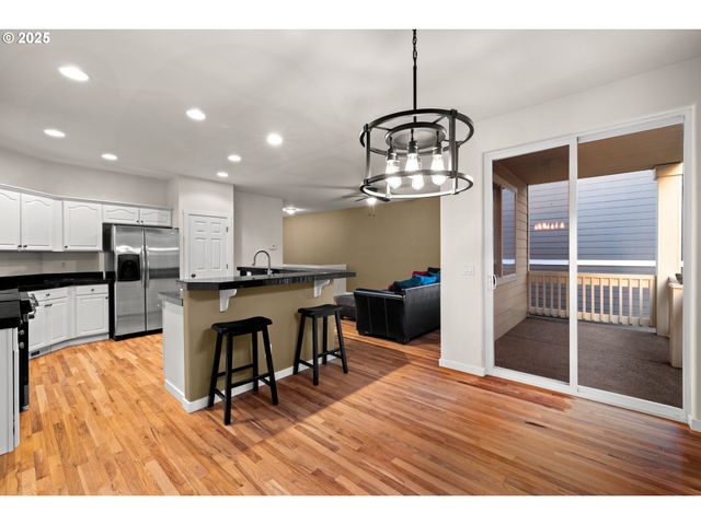 384 Sw 105TH Ter, Portland, OR 97225