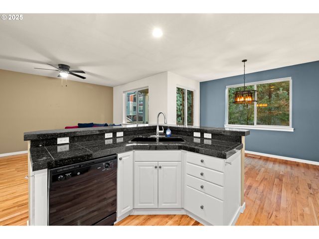 384 Sw 105TH Ter, Portland, OR 97225