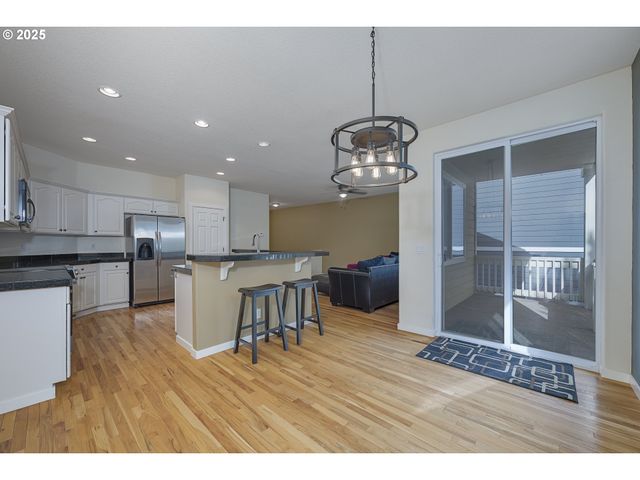 384 Sw 105TH Ter, Portland, OR 97225