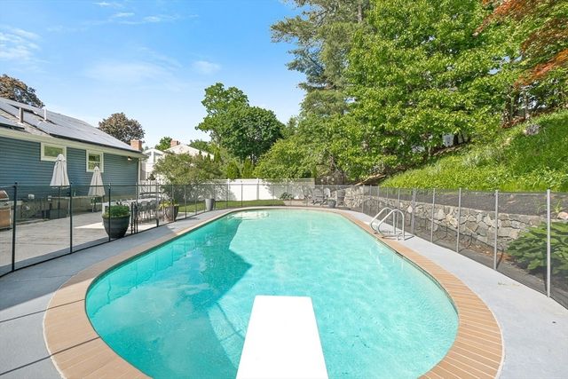 24 Hinds Road, Winchester, MA 01890
