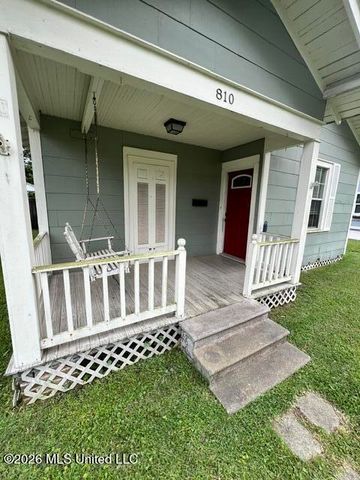 810 Mckinley Avenue, Pascagoula, MS 39567