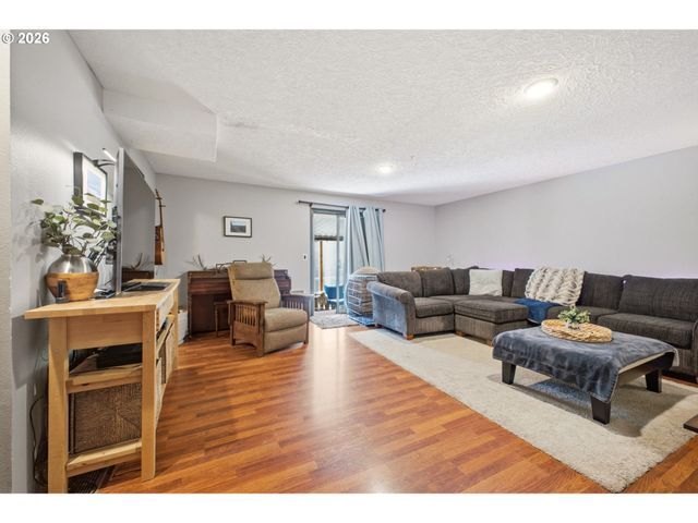 1910 Sw 3RD Dr, Gresham, OR 97080