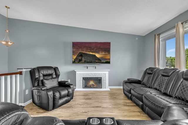 8587 Gateway Circle, Monticello, MN 55362