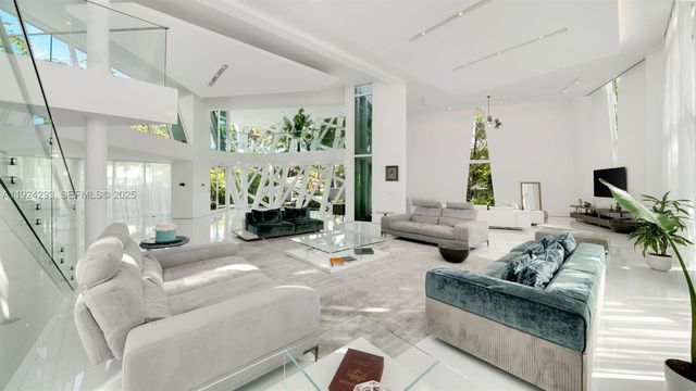 480 Ocean Blvd, Golden Beach, FL 33160