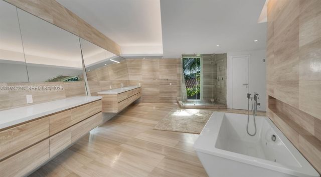 480 Ocean Blvd, Golden Beach, FL 33160