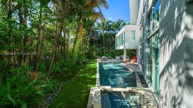 480 Ocean Blvd, Golden Beach, FL 33160