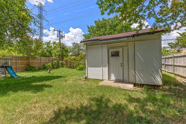 2111 El Capitan Drive, Dallas, TX 75228