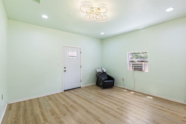 2111 El Capitan Drive, Dallas, TX 75228