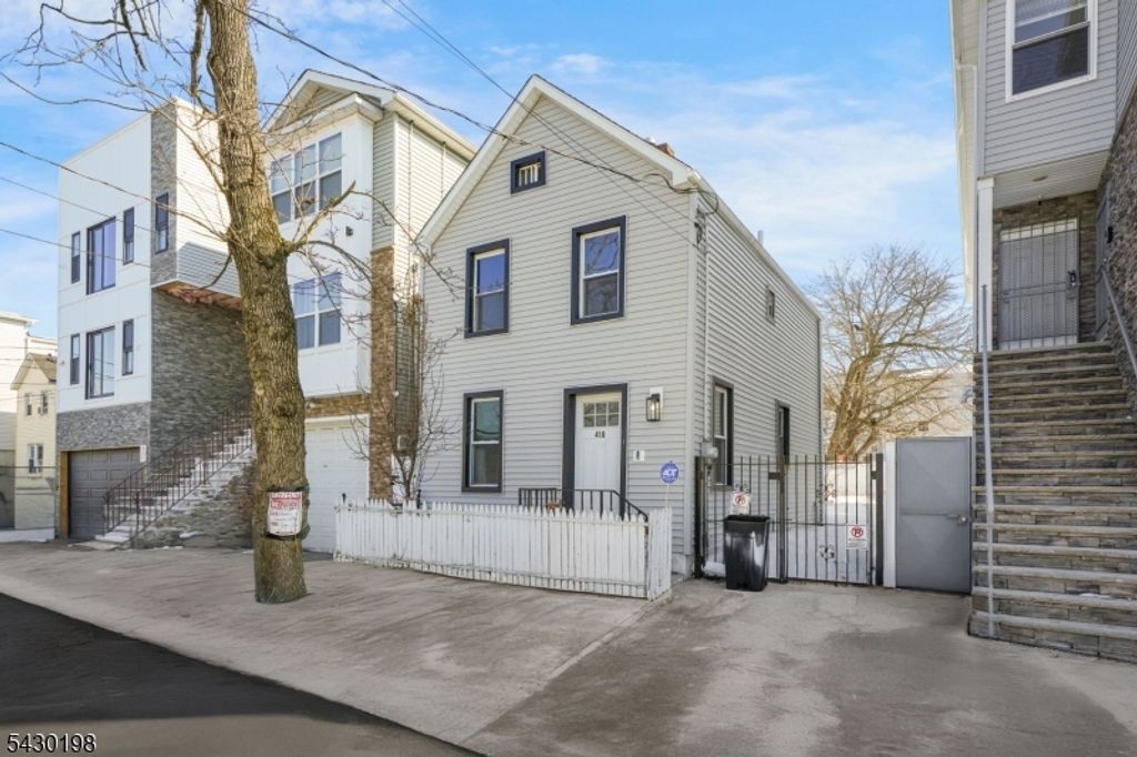 418 S 10Th St, Newark City, NJ 07103 — exterior
