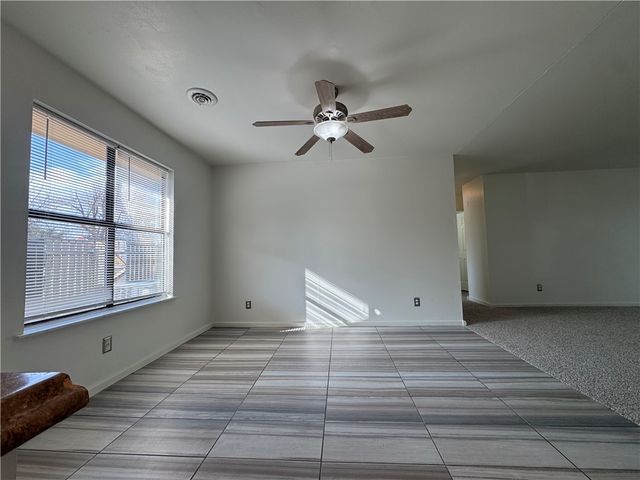 1800 S 14Th Place, Rogers, AR 72756