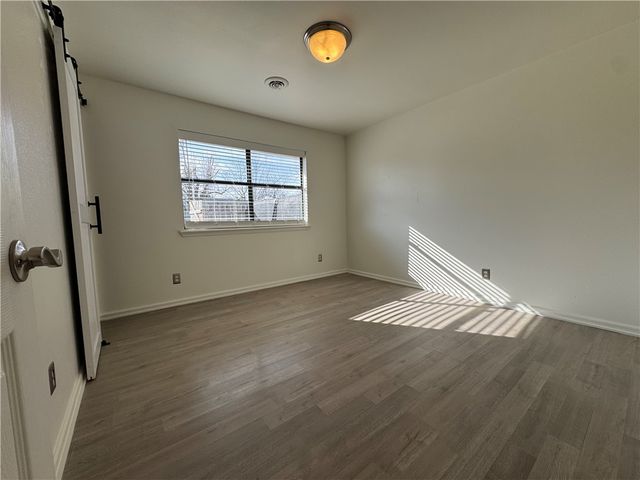 1800 S 14Th Place, Rogers, AR 72756