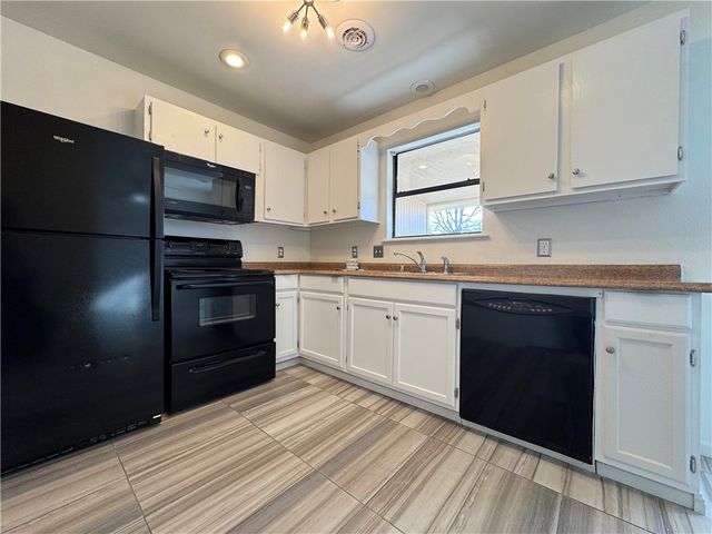 1800 S 14Th Place, Rogers, AR 72756