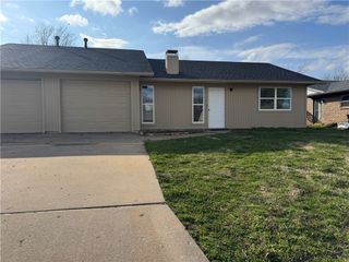 1800 S 14Th Place, Rogers, AR 72756