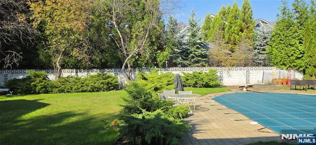 34 Carol Drive, Englewood Cliffs, NJ 07632