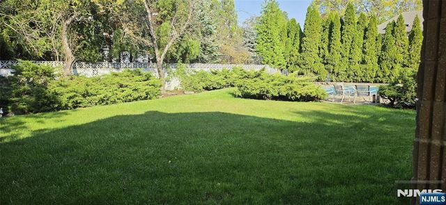 34 Carol Drive, Englewood Cliffs, NJ 07632