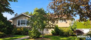 34 Carol Drive, Englewood Cliffs, NJ 07632