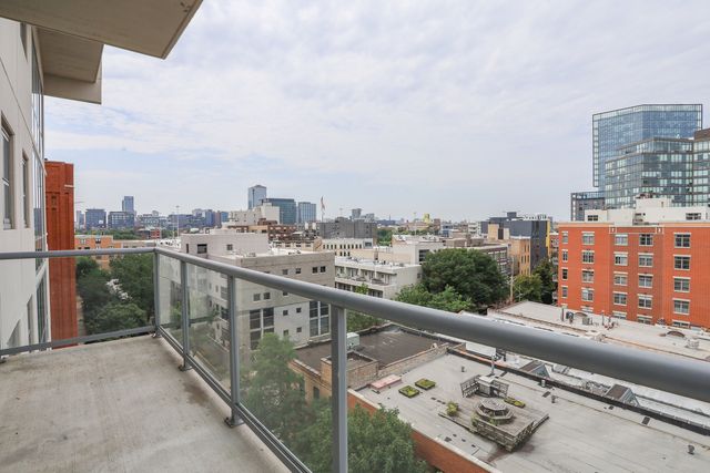 910 W Huron Street 914, Chicago, IL 60642