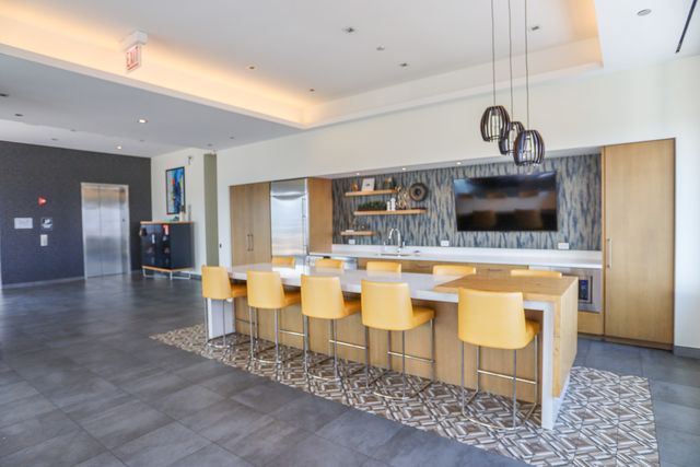 910 W Huron Street 914, Chicago, IL 60642