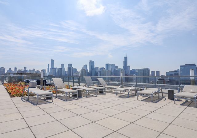 910 W Huron Street 914, Chicago, IL 60642