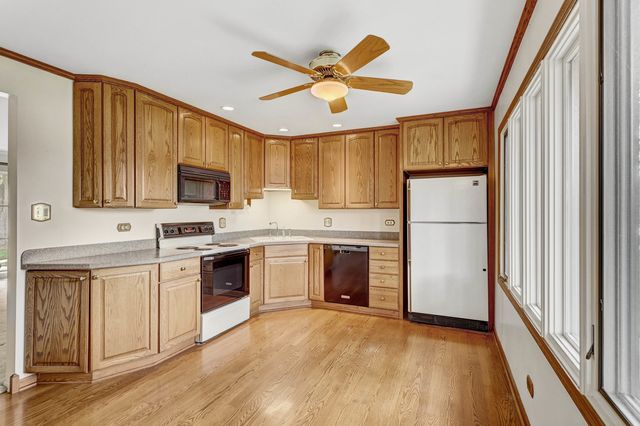385 Pleasant Street, Hoffman Estates, IL 60169