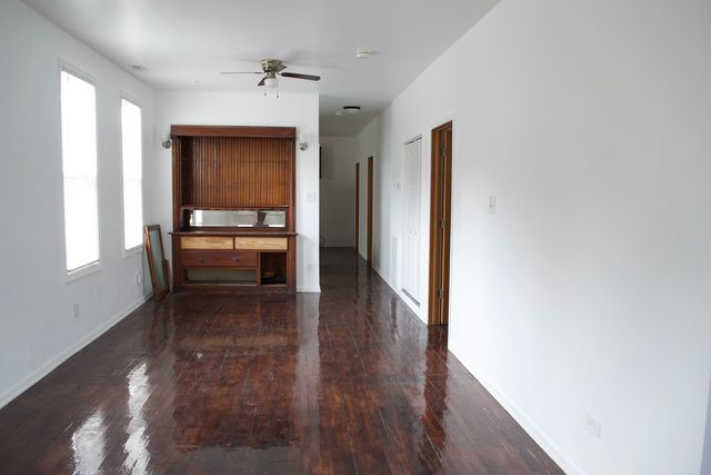 8640 S Escanaba Avenue, Chicago, IL 60617