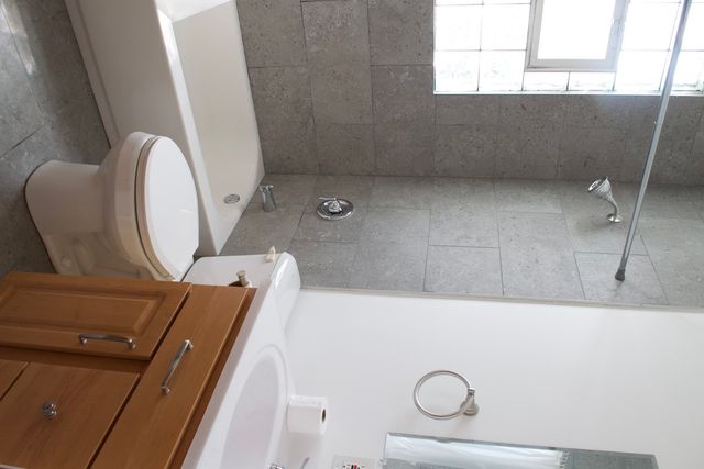 8640 S Escanaba Avenue, Chicago, IL 60617
