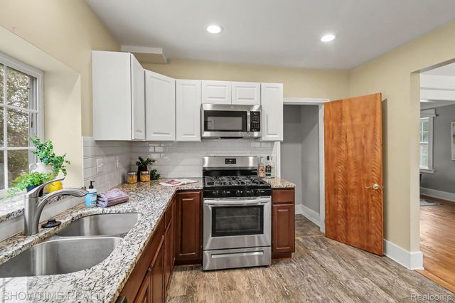 116 Helene Avenue, Royal Oak, MI 48067