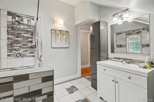 116 Helene Avenue, Royal Oak, MI 48067