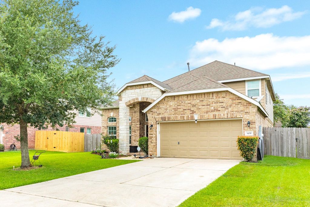 1439 Barras Street, Alvin, TX 77511