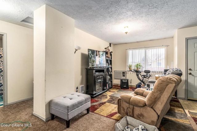 3024 N Hogan St, Spokane, WA 99207
